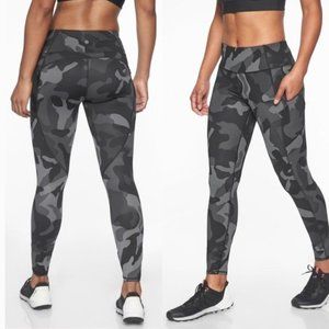 Athleta Womens Camo Contender 7/8 workout legging pant Black green Gray Size M